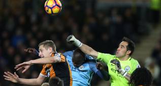 Britain Soccer Football - Hull City v Manchester City - Premier League - The Kingston Communications Stadium - 26/12/16 Hull City's Michael Dawson in action with Manchester City's Claudio Bravo   Reuters / Scott Heppell Livepic EDITORIAL USE ONLY. No use with unauthorized audio, video, data, fixture lists, club/league logos or "live" services. Online in-match use limited to 45 images, no video emulation. No use in betting, games or single club/league/player publications. Please contact your account representative for further details.