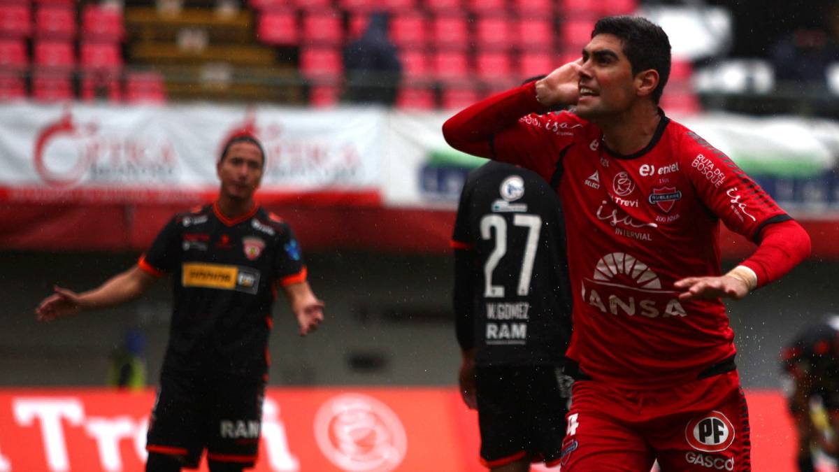 Varas Supera A Villalobos Y Es Goleador Historico De Nublense As Chile