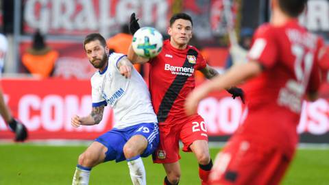 Schalke's Austrian forward Guido Burgstaller (L) and Leverkusen's Chilean midfielder Charles Mariano ArxE1nguiz vie for the ball during the German first division Bundesliga football match Bayer Leverkusen vs Schalke 04 in Leverkusen, western Germany, on February 25, 2018. / AFP PHOTO / Patrik STOLLARZ / RESTRICTIONS: DURING MATCH TIME: DFL RULES TO LIMIT THE ONLINE USAGE TO 15 PICTURES PER MATCH AND FORBID IMAGE SEQUENCES TO SIMULATE VIDEO. == RESTRICTED TO EDITORIAL USE == FOR FURTHER QUERIES PLEASE CONTACT DFL DIRECTLY AT + 49 69 650050 
