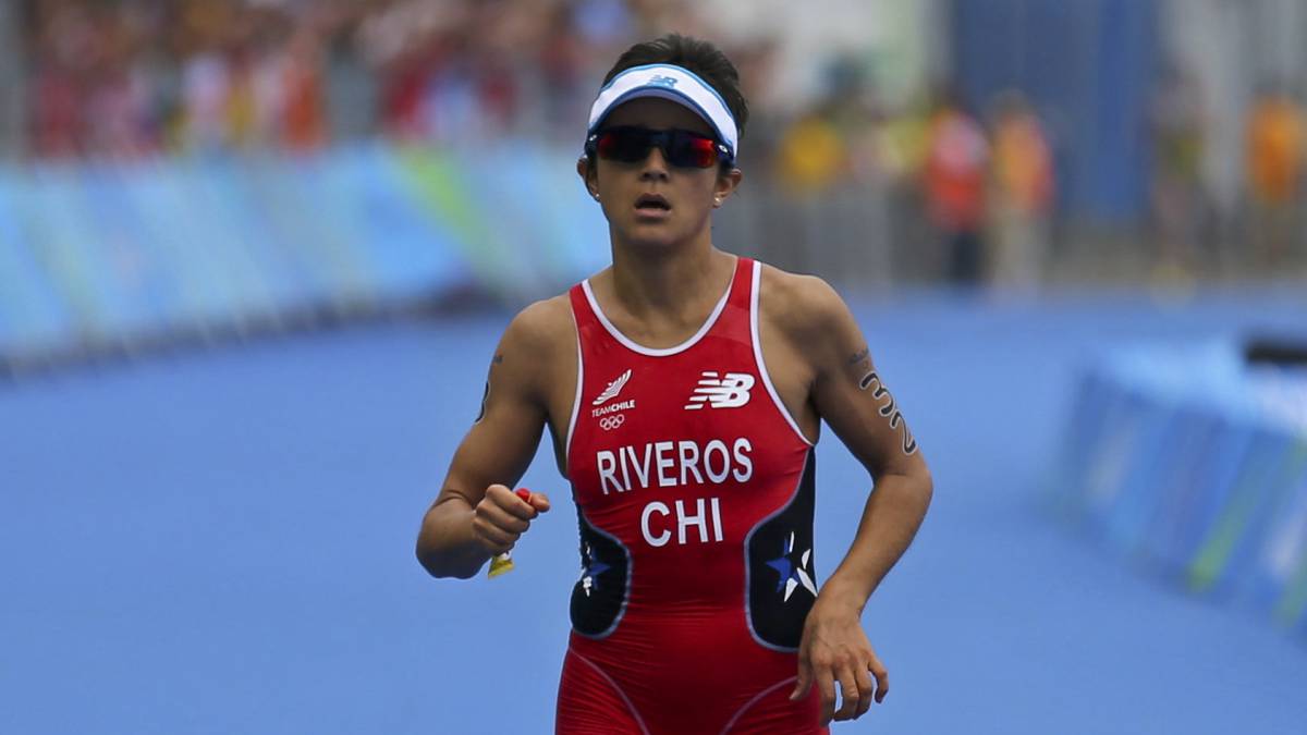 Bárbara Riveros obtuvo medalla de plata en mundial de triatlón - AS Chile