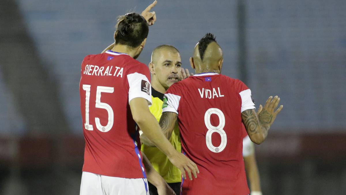 Eber Aquino El Polemico Debut Del Arbitro De Chile Uruguay As Chile