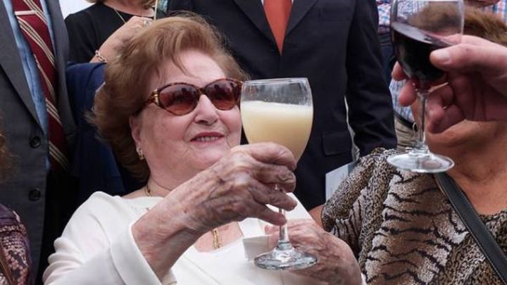 La atrevida foto del 98 cumpleaños de Lucía Hiriart de la que tanto se  habla - AS Chile